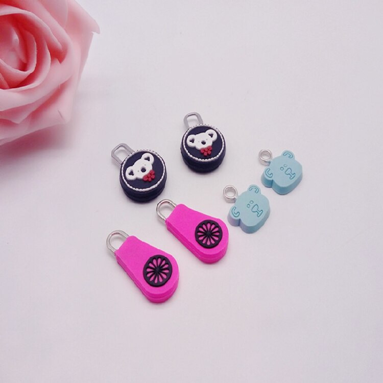 6 ks mäkký plastový prívesok na zips, kreslený film, sťahovák zipsu, náhradná šnúrka na zips, dekorácia hlavy zipsu, šijacie príslušenstvo.