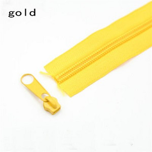 5# Farebný nylonový zips DIY Ručne vyrobená taška Moskytiéra Poťah na pohovku Vankúš zips 20 metrov zips darček 20 ks sťahovák zipsu