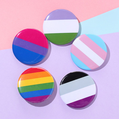 Υπερηφάνεια Rainbow Pins Σημαία Υποστήριξη κονκάρδας λευκοσιδήρου Σύμβολο ομοφυλόφιλων λεσβιών αμφιφυλόφιλων τρανσέξουαλ Εικονίδια καρφίτσας Αξεσουάρ κοσμημάτων καρφίτσας