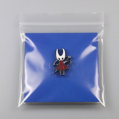 C1861 Hollow Knight emailiga nööpnõelad Metallist pross Mäng Ehted Multikas märk naistele Meeste reväärinõel seljakott Kotid Märk Lastele Anime