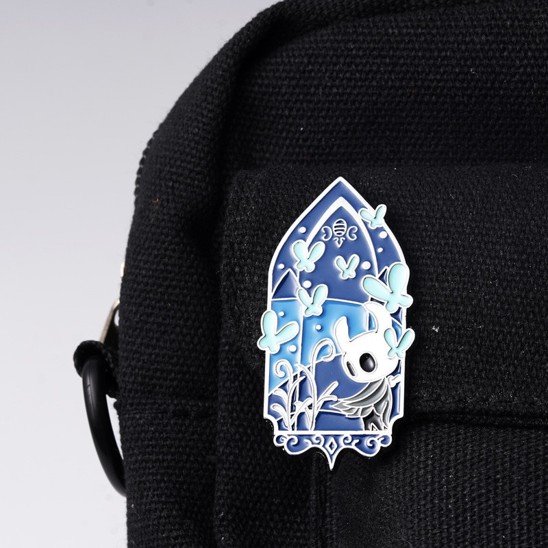 C1861 Hollow Knight emailiga nööpnõelad Metallist pross Mäng Ehted Multikas märk naistele Meeste reväärinõel seljakott Kotid Märk Lastele Anime