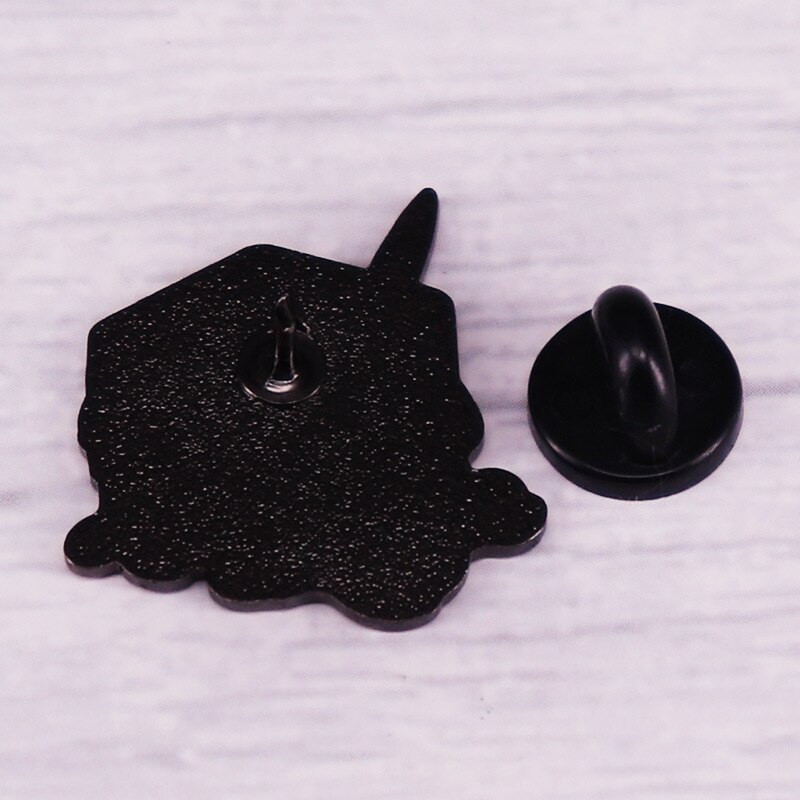 C2985 Dragon on D20 Dice Emal Pin Dungeons Inspired Brooch Dice Game Badge Fashion Jewelry Decorate