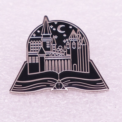 C2152 Magic Castle Ace emailat Ace de rever pentru rucsacuri Cadou de Anul Nou Insigne pe rucsac Brosa pentru haine Accesorii de bijuterii