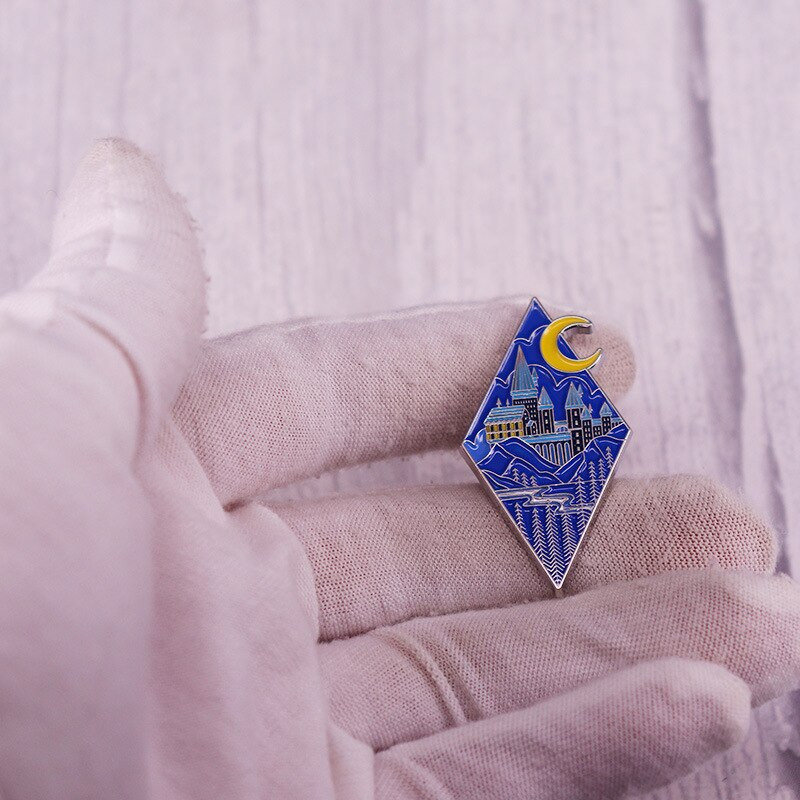 C2152 Magic Castle Ace emailat Ace de rever pentru rucsacuri Cadou de Anul Nou Insigne pe rucsac Brosa pentru haine Accesorii de bijuterii