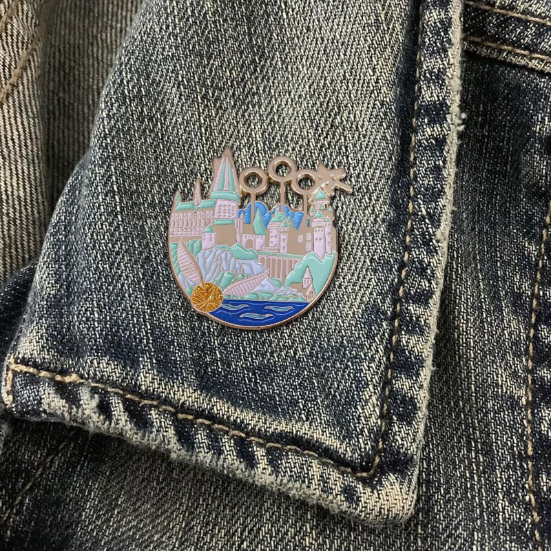 C2152 Magic Castle Ace emailat Ace de rever pentru rucsacuri Cadou de Anul Nou Insigne pe rucsac Brosa pentru haine Accesorii de bijuterii