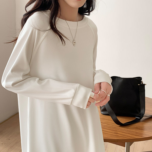 Nový model dámskej blúzky s oválnym výstrihom pre tehotné ženy