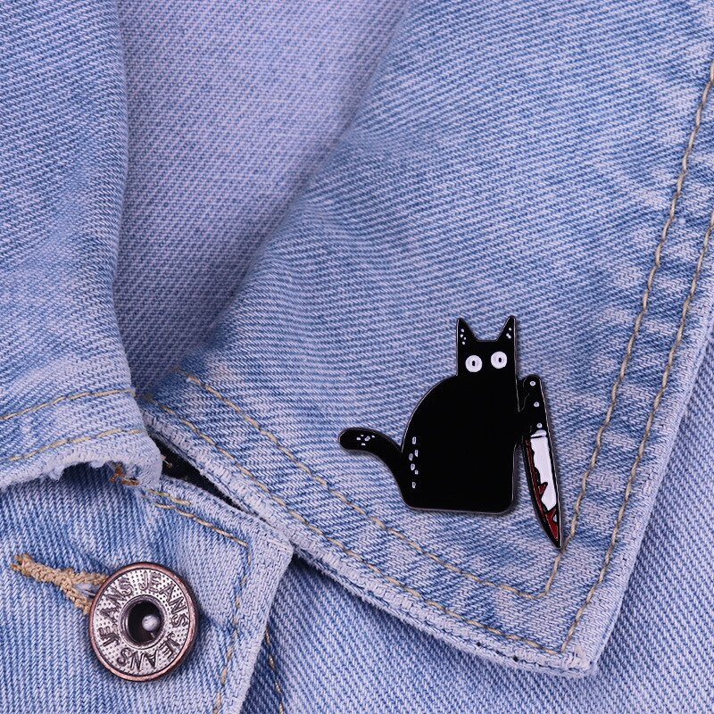 Slayer cat knife kitty Bloody Black Knifecat Enamel Pin sablasni tamni umjetnički broševi za dekoraciju odjeće