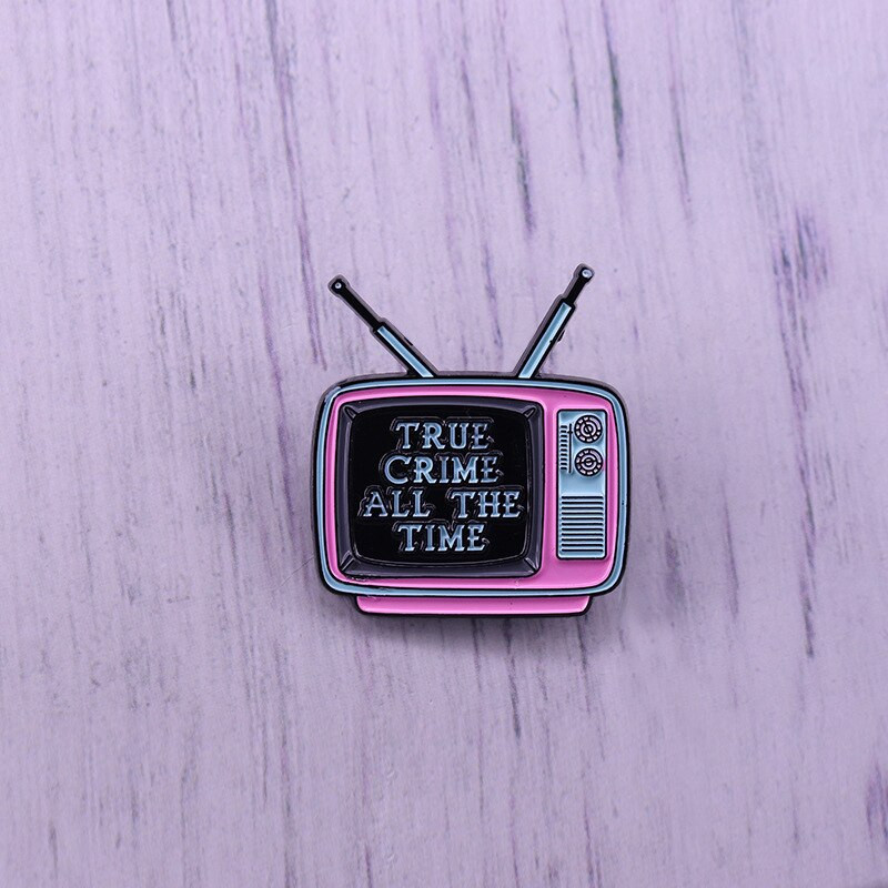 Brošňa so smaltovaným odznakom Murderino Forever True Crime Addict odznakom so sériovým vrahom od C1659.
