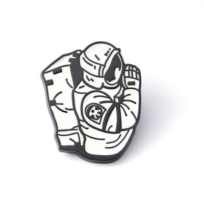 E3610 Anime muž s motorovou pílou, kovové odznaky, brošňa, klopový odznak pre ženy, mužov, oblečenie, batoh, doplnky, šperky