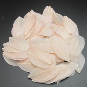 5-8 cm plaukiojančios galvos plunksnos Natūralios žąsies plunksnos, pasidaryk pats papuošalų pakabukas, dažytas 25 spalvomis, plunksnos amatų dekoravimo medžiaga 50 vnt.