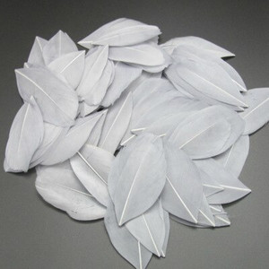 5-8 cm plaukiojančios galvos plunksnos Natūralios žąsies plunksnos, pasidaryk pats papuošalų pakabukas, dažytas 25 spalvomis, plunksnos amatų dekoravimo medžiaga 50 vnt.