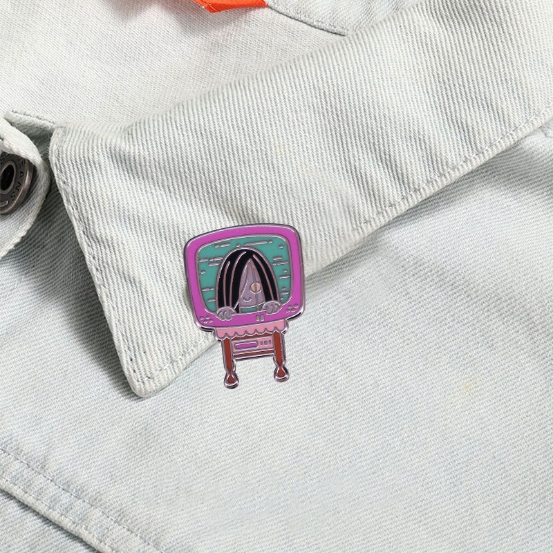 C3098 Halloween Horror Tv Girls Broševi za odjeću Igle za revere na odjeći Cool značke za ruksake Nakit Dodaci Pokloni