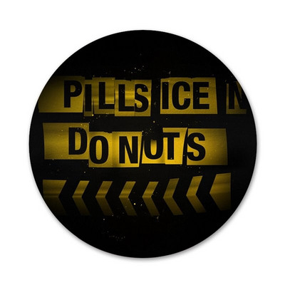 Κίτρινη δέσμη 58 χιλιοστών σκηνής εγκλήματος Εικονίδια Καρφίτσες Διακόσμηση σήματος Καρφίτσες Μεταλλικές κονκάρδες για ρούχα Διακόσμηση σακιδίου πλάτης