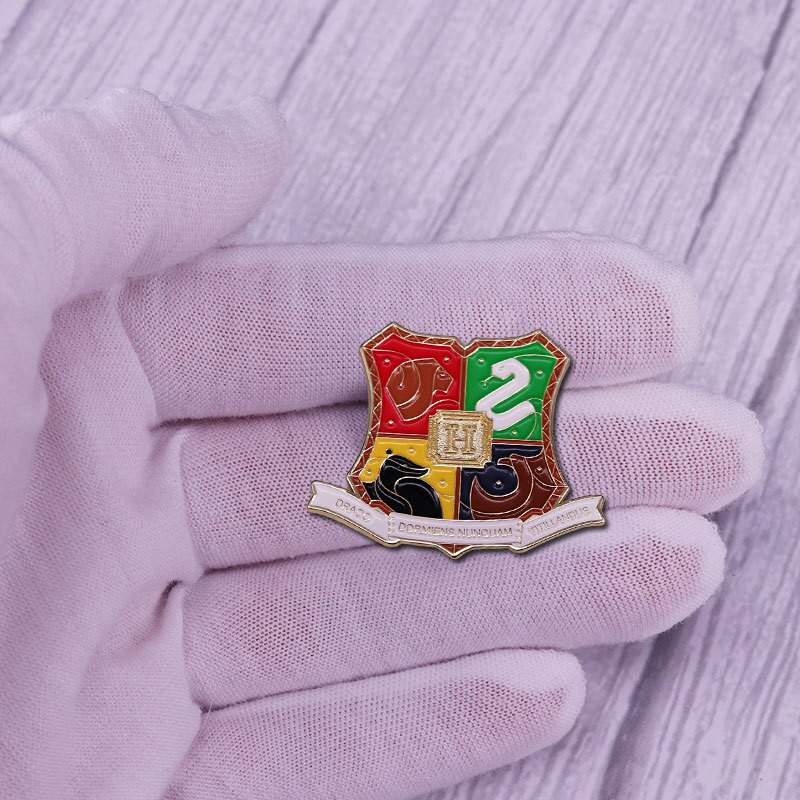 C2000 Creativity Magic Academy Enamel Lapel Pin Collection Бадж Раница Яка Филм Бижута Деца за подарък