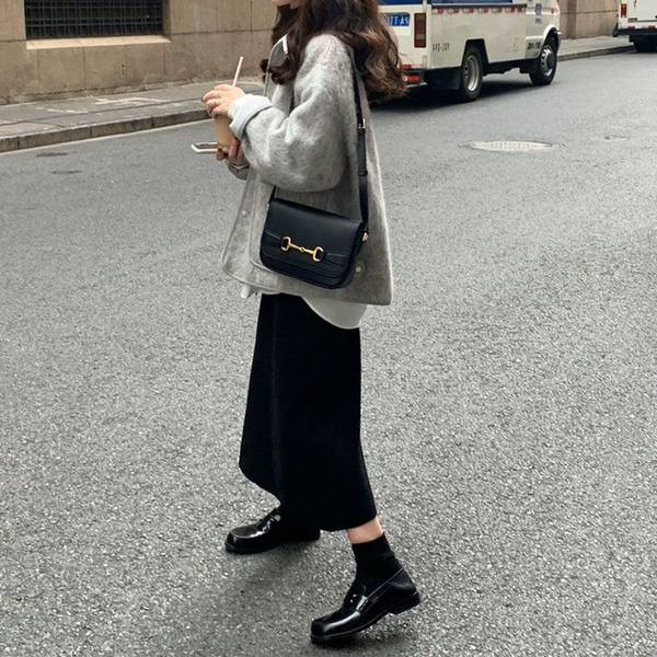 Kõrge vöökohaga kootud rasedate seelik