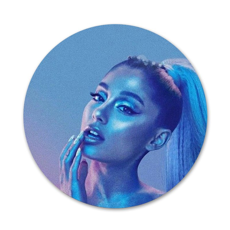 Ariana Grande AG Rainbow Sweetener Icons Pins Dekoracija znački Broševi Metalne značke za odjeću Dekoracija ruksaka 58 mm