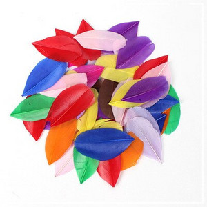 50 buc. Pene de gâscă de 4-8 cm, amestec de culori naturale, pentru bricolaj, bijuterii, artizanat, accesorii pentru decorațiuni pentru petreceri de nuntă, decorațiuni de nuntă