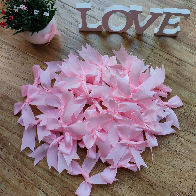 50 tk/pakk 85*85mm värske roosa paelaga vibud Väikese suurusega satiinpaelaga vibu lillega käsitöökaunistus Käsitöö DIY peokaunistus