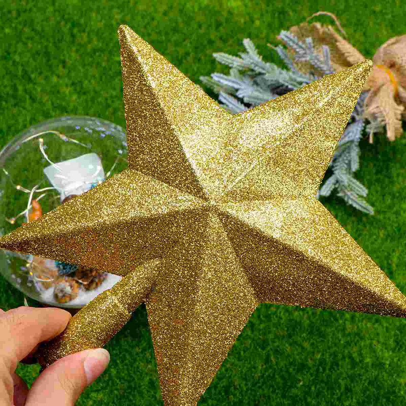 Ukras božićne zvijezde na vrhovima drvca Zlatni ukrasi na vrhu vrha Pet privjesaka s malim svjetlucavim srebrnim zvjezdicama na vrhu