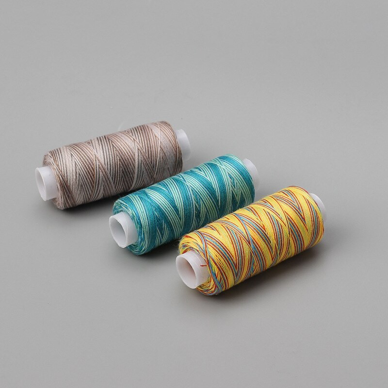 300 jardų pjūviu dažytas vaivorykštinis siūlas 40S/2 poliesterio siūlas, skirtas rankdarbiams ir mašininiam siuvimui bei dygsniavimui rankomis