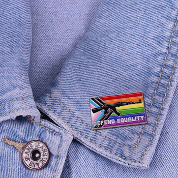 C3508 Defend Equality Pride Flag Enamel Pin Trans LGBTQ Котка Брошка Значка Дрехи Шапка Раница Декорация Аксесоари за бижута