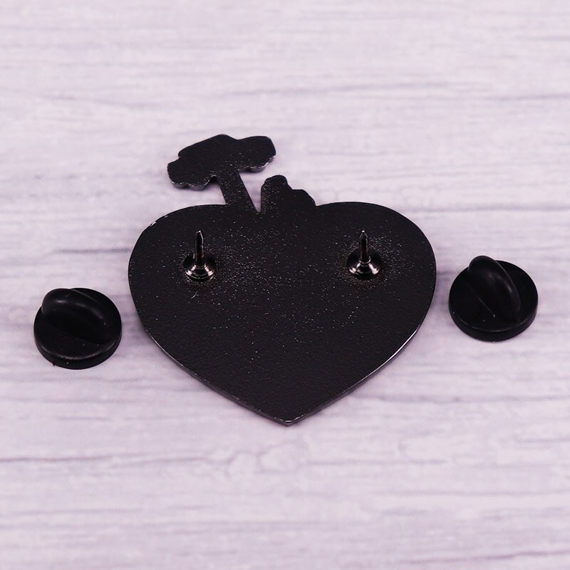 C1895 Love Magic World Ace email Brosa pentru haine Ace de rever Insigne cool pe rucsac Bijuterii decorative Accesorii Cadouri