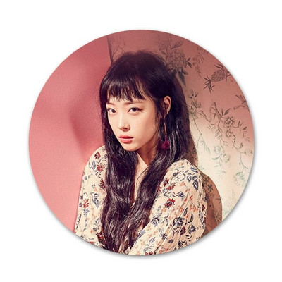 Sulli Singer Ikoonid Pins Märgi kaunistus Prossid Metallist rinnamärgid riiete jaoks Seljakoti kaunistus 58mm