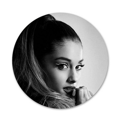 58 mm Ag Ariana Grande Cat Icons Pins Dekoracija znački Broševi Metalne značke za dekoraciju ruksaka