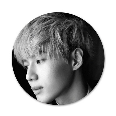 58 mm KPOP SHINee Taemin ikone igle broševi za ukrase znački metalne značke za ukrašavanje ruksaka