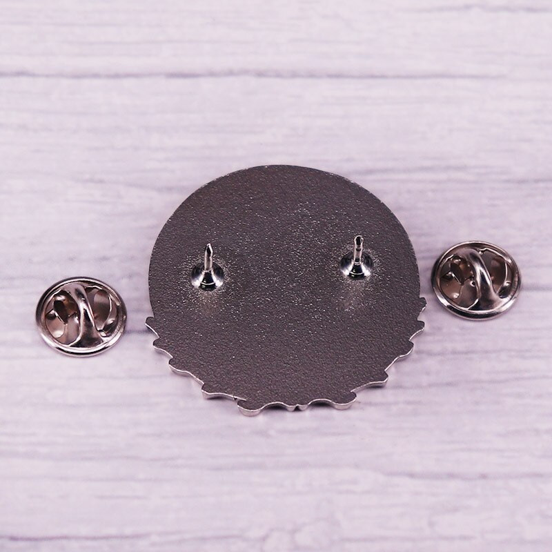 C1922 Fashion Castle Ehted Armsad reväärinõelad emailnõelad Märgid seljakotil Märgid koos Anime uusaasta kingituste prossid