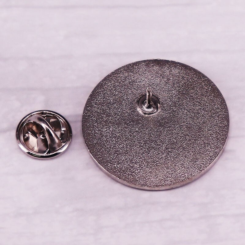 C1482 Ασπρόμαυρες καρφίτσες από σμάλτο κιθάρας Καρφίτσες Γυναικείες ανδρικές τσάντες πλάτης Σήμα μόδας πέτο κοσμήματα Παιδιά φίλοι Γενέθλια