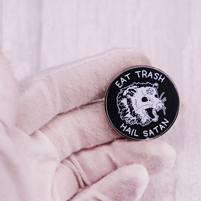 C2853 Awesome Possum σμάλτο καρφίτσα σακίδιο πλάτης Τσάντα καπέλο καρφίτσες πέτο Σήματα Αξεσουάρ ανδρικών κοσμημάτων μόδας