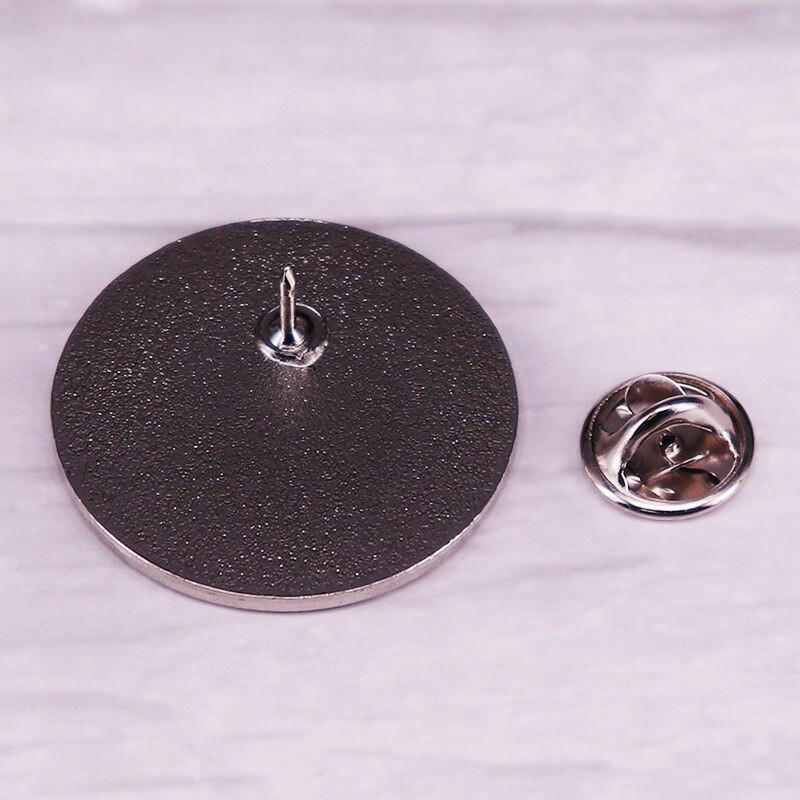 C2002 Not Today Filmi võlu Armsad emailnõelad Naiste meeste märgid seljakoti kaelarihmal Reväärinõelad Moeehted Kingitused