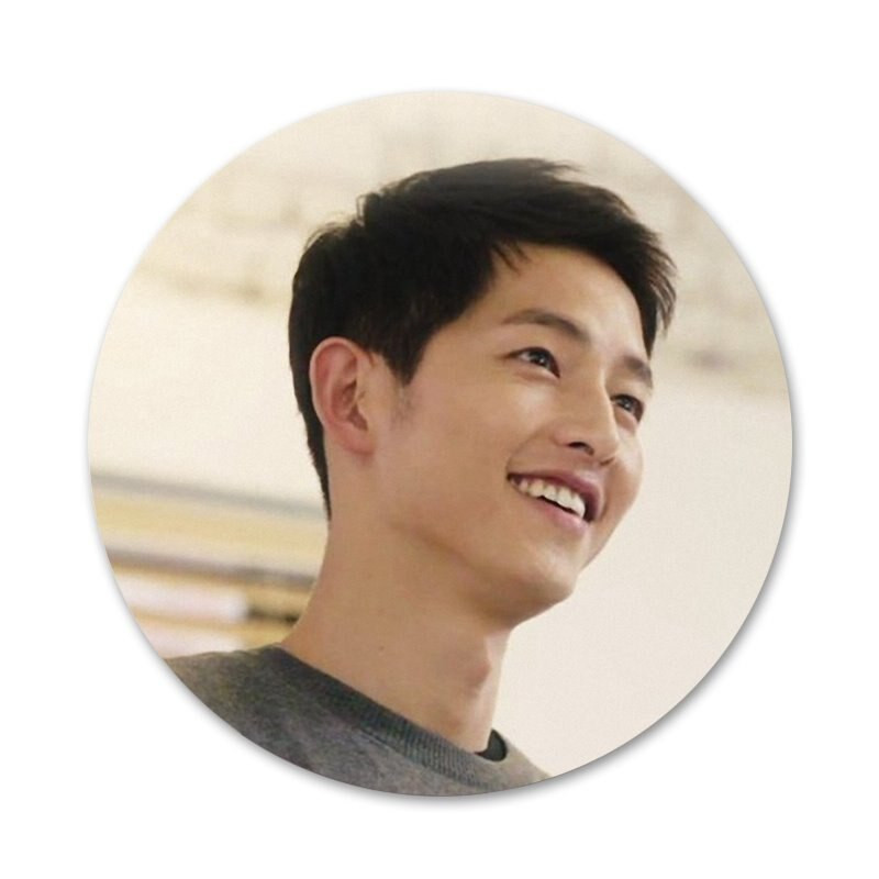 58mm laul kdrama Yoo Si Jin of the sun Ikoonid Nööpnõelad Märgi kaunistus Prossid Metallist märgid riiete jaoks Seljakoti kaunistus