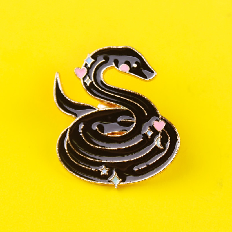 Ασπρόμαυρα σήματα φιδιών για σακίδιο πλάτης Χαριτωμένα φίδια Καρφίτσες καρφίτσες για ρούχα Καρφίτσες από σμάλτο για σακίδια Σήμα κοσμήματα Διακόσμηση δώρου