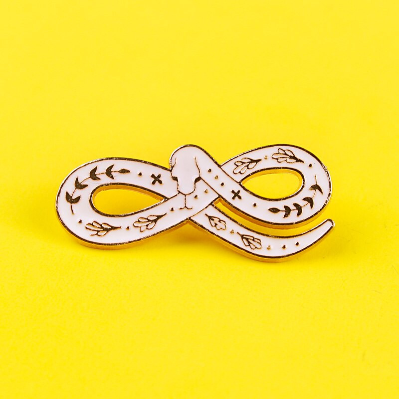 Ασπρόμαυρα σήματα φιδιών για σακίδιο πλάτης Χαριτωμένα φίδια Καρφίτσες καρφίτσες για ρούχα Καρφίτσες από σμάλτο για σακίδια Σήμα κοσμήματα Διακόσμηση δώρου