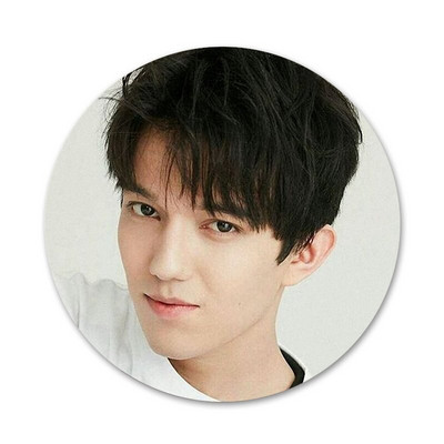 58 mm laulja Dimash Kudaibergen Ikoonid Pins Märgi kaunistus Prossid Metallist märgid seljakoti kaunistamiseks