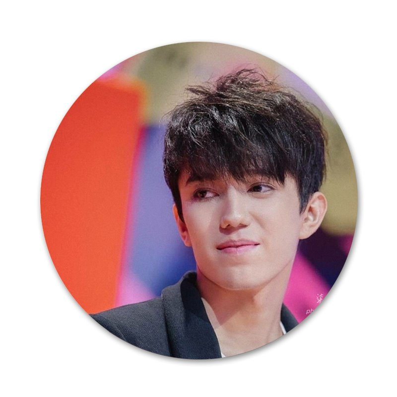 58 mm laulja Dimash Kudaibergen Ikoonid Pins Märgi kaunistus Prossid Metallist märgid seljakoti kaunistamiseks