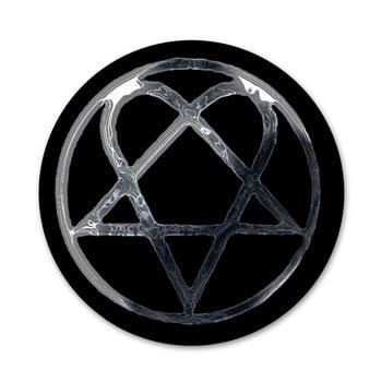 58 мм Fashion Him Heartagram Logo Икони Щифтове Декорация на значки Брошки Метални значки за дрехи Декорация на раница