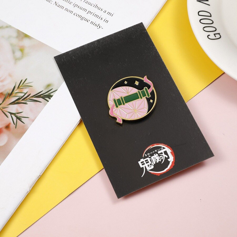 Japán anime tű Demon Slayer és Jujutsu Kaisen új népszerű kétdimenziós rajongók a csöpögő fém bross körül