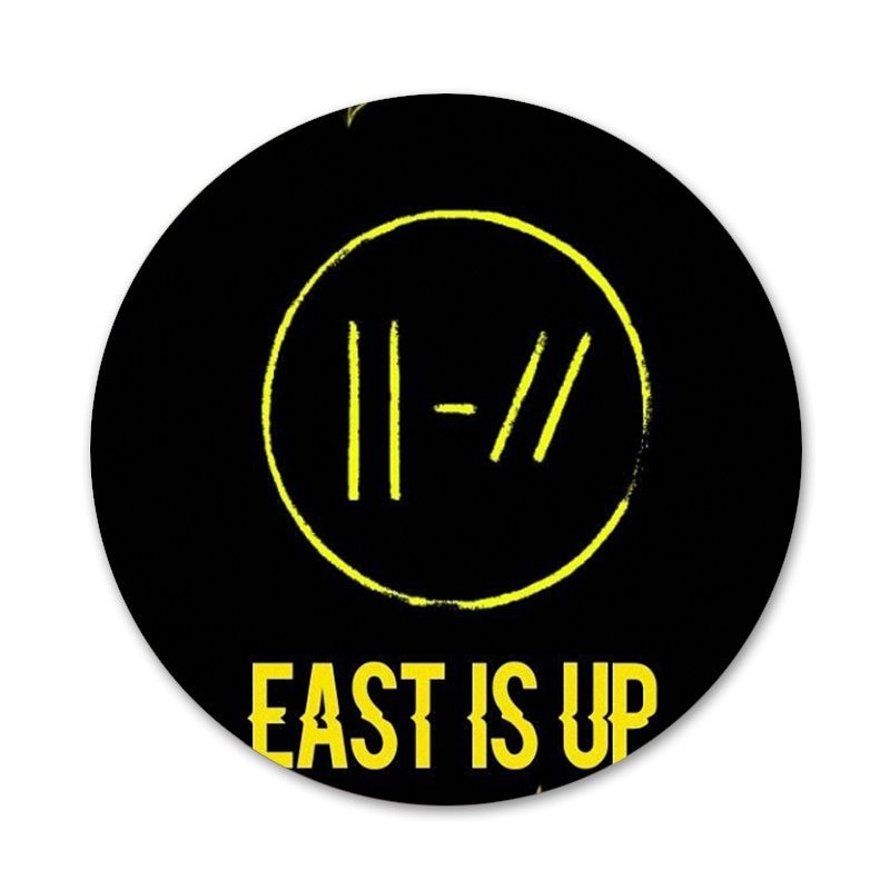 Kakskümmend üks pilooti kraavi ikoonid nööpnõelad märgi kaunistus prossid metallist märgid riiete jaoks seljakoti kaunistamine