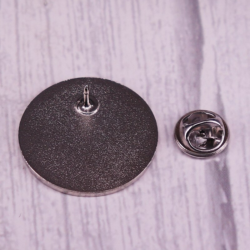 C2183 Magic Story Ressurss Multifilmi emailiga nööpnõelad Prossid Loomingulised metallist prossinõelad Denimkübara märgi ehted