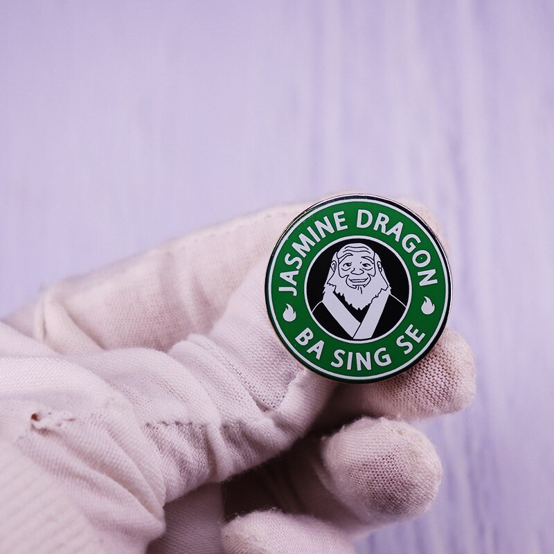 C2183 Magic Story Ressurss Multifilmi emailiga nööpnõelad Prossid Loomingulised metallist prossinõelad Denimkübara märgi ehted