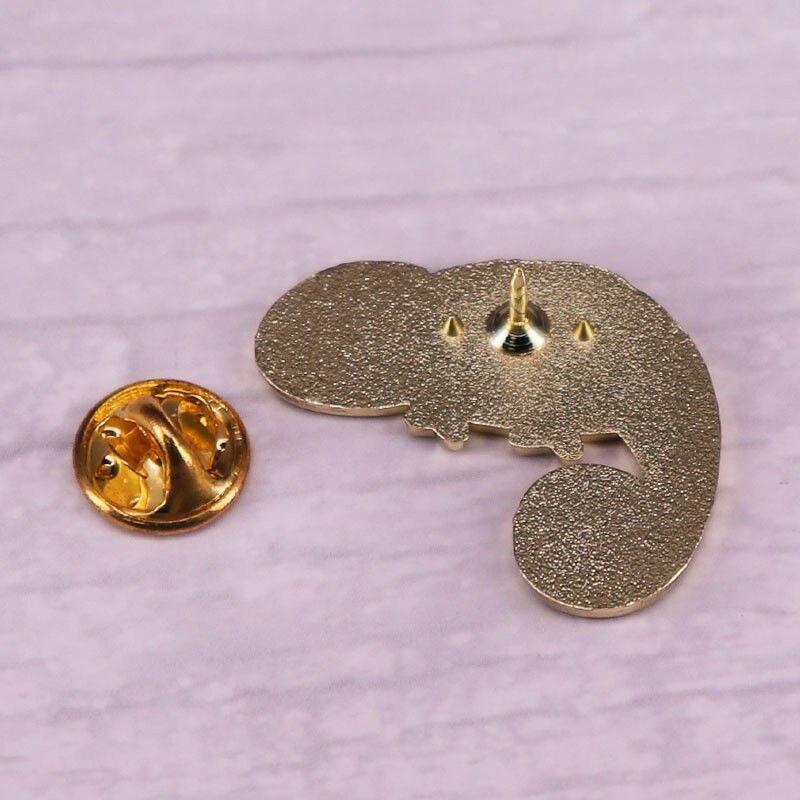 C1443 kameleon zeleni gušter zelena životinja emajl igle broševi žene muškarci ruksak torbe značka modni rever nakit darovi