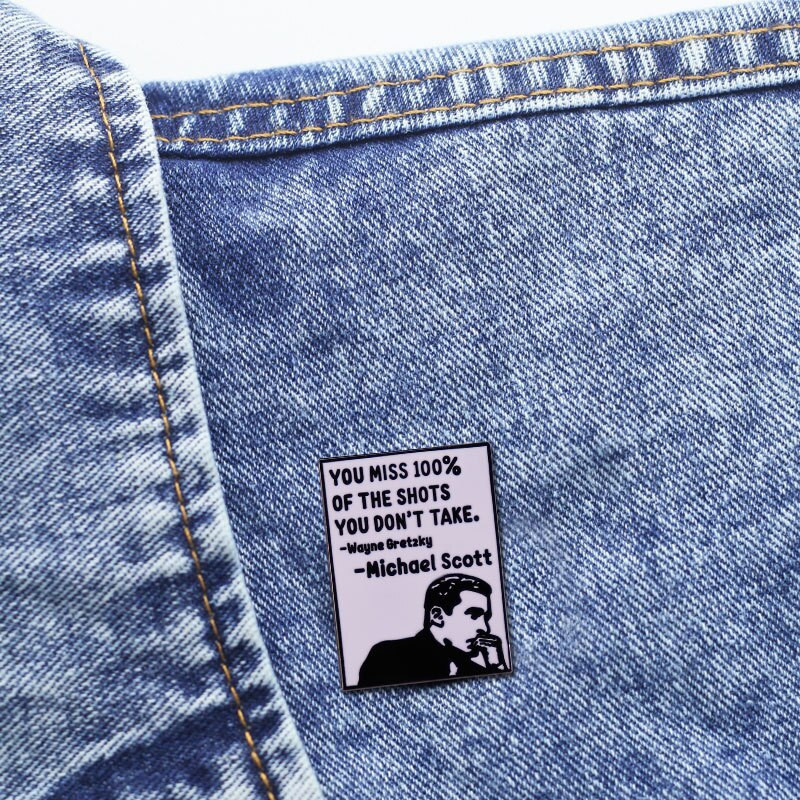 C2185 Biuro televizijos laida „Dunder Mifflin“ metaliniai emaliuoti smeigtukai ir sagės, skirtos madingoms atvartų segtukų kuprinėms, ženklelių dovanoms