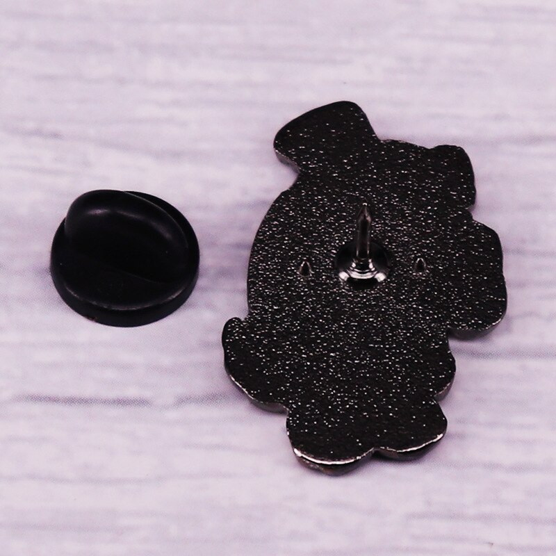 C1707 90ndate manga naljakas koer emailiga nööpnõel Anime prossid kott reväärinõel Multifilm märk seljakott Kaunistus ehted kingituseks tarvikud