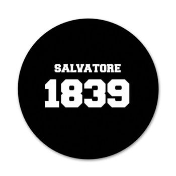 The Vampire Diaries salvatore 1864 Icons Pins Διακοσμητικό σήμα Καρφίτσες Μεταλλικές κονκάρδες για ρούχα Διακόσμηση σακιδίου πλάτης 58mm