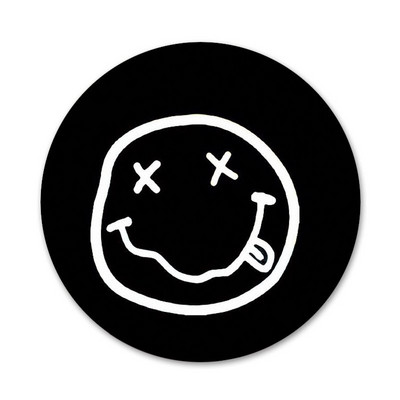 Kurb rõõmus nägu Ikoonid Nõelad Märgi kaunistus Prossid Metallist rinnamärgid riiete jaoks Seljakoti kaunistus 58mm