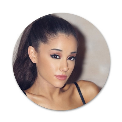 Ariana Grande POP dainininkės ženklelis sagės segtukas Priedai drabužiams Kuprinės papuošimo dovana
