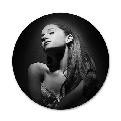 Ariana Grande POP dainininkės ženklelis sagės segtukas Priedai drabužiams Kuprinės papuošimo dovana